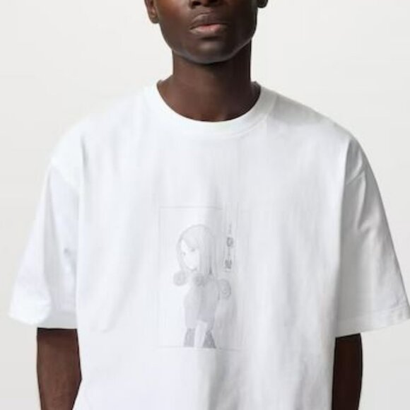 NWT Uniqlo Junji Ito Uzumaki manga Tshirt XL - Picture 2 of 7